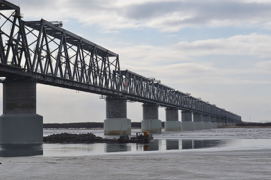 На железнодорожном мосту Нижнеленинское – Тунцзян завершаются строительные работы
